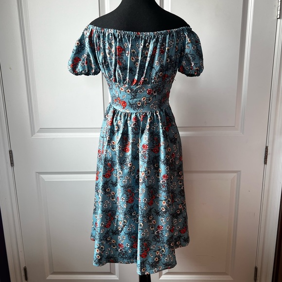 Off Shoulder Miss Fox Floral Dress - Picture 11 of 13